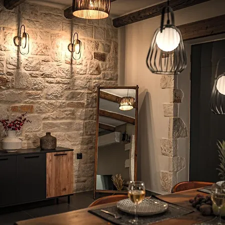 Villa Violet Private Stone